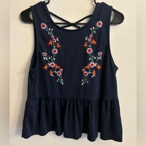 Francesca’s Collection Embroidered Floral Navy Top Small 🌸